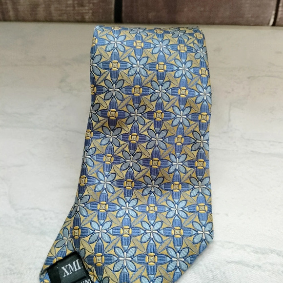XMI Platinum Silk Tie Necktie Blue Gold Floral Geometric Pattern Hand Made USA - Picture 8 of 8